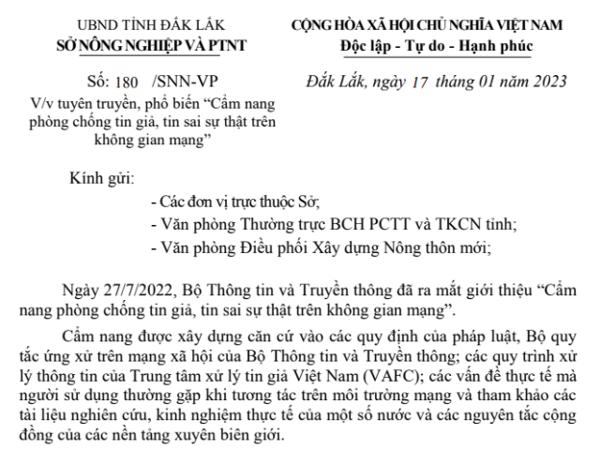 Tuyên truyền, phổ biến “Cẩm nang phòng chống tin giả, tin sai sự thật trên  không gian mạng”