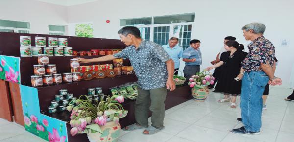 “HƯƠNG SEN TRÊN MIỀN ĐẤT PHÚ”