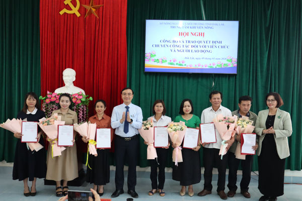 Trung tâm Khuyến nông tỉnh Đắk Lắk tổ chức Hội nghị công bố và trao Quyết định chuyển công tác đối với viên chức, người lao động