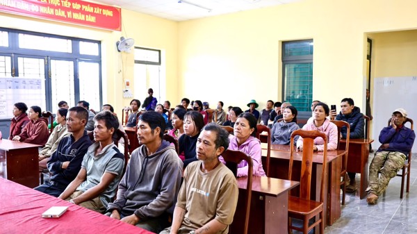 Xã Ea Drông: Tập huấn kỹ thuật và hỗ trợ 15 tấn phân bón vi sinh cho 200 hộ dân