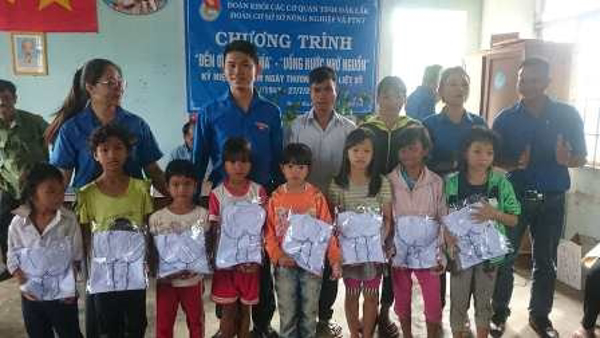 Chi đoàn Trung tâm Khuyến nông với các hoạt động kỷ niệm 71 năm ngày Thương binh – Liệt sỹ (27/7/1947 – 27/7/2018)